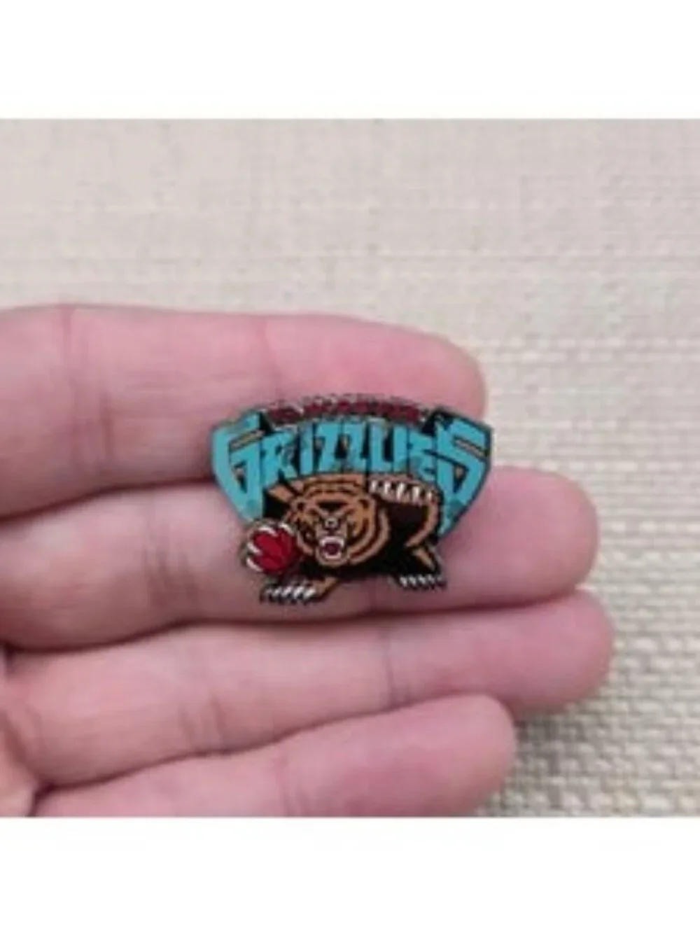 Vintage Vancouver Grizzlies NBA Hardwood Classics Logo Collectible Pin A8380